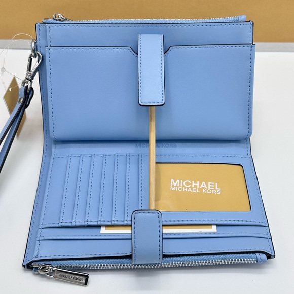 MICHAEL KORS 
Jet Set Large Ombré Logo Wristlet Lt Sky - Picture 9 of 16